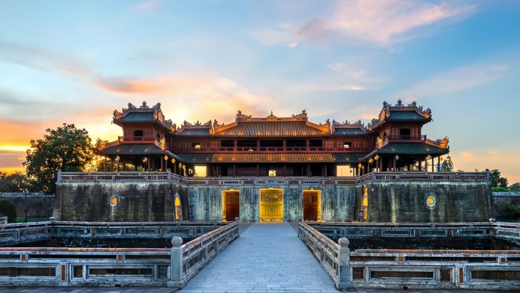 Vietnam Cross-Country Tour from Ho Chi Minh City (15 Days)